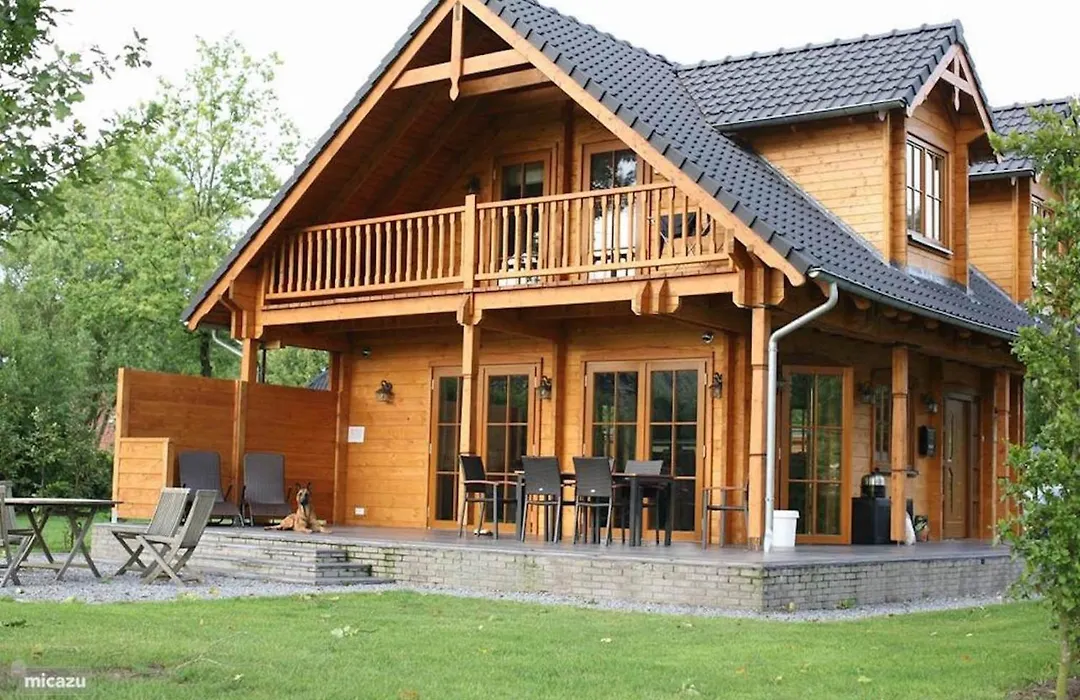 Houten Villa Dirk-1